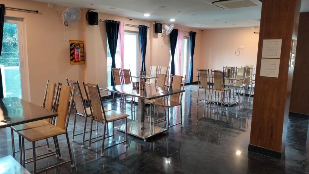 Hotel Madigai Thanjavur Bagian luar foto